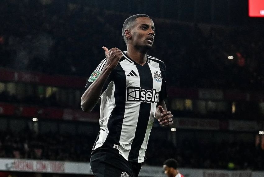 Newcastle Tegas! Alexander Isak Masih Terikat Kontrak, Tak Ada Janji Boleh Pergi