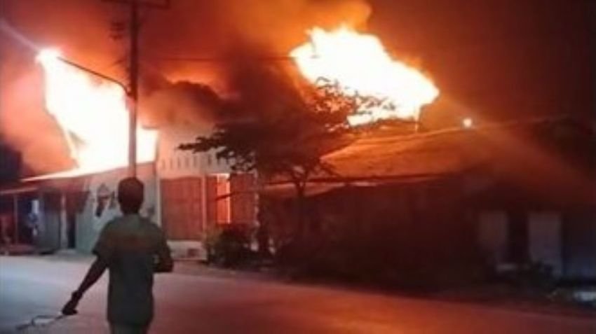 Saling Serang Pemuda di Belawan Sebabkan Dua Rumah Terbakar, Polisi Kejar Pelaku