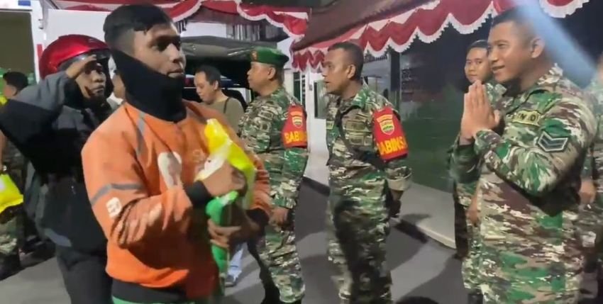 TNI Kodim 02/01 Medan Bagikan Ratusan Beras ke Ojol Usai Demo Ricuh