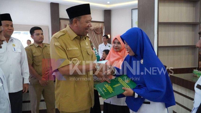 Bupati Langkat Serahkan Sertifikat Pendidik kepada 51 Guru PAI: Tegaskan Peran Strategis