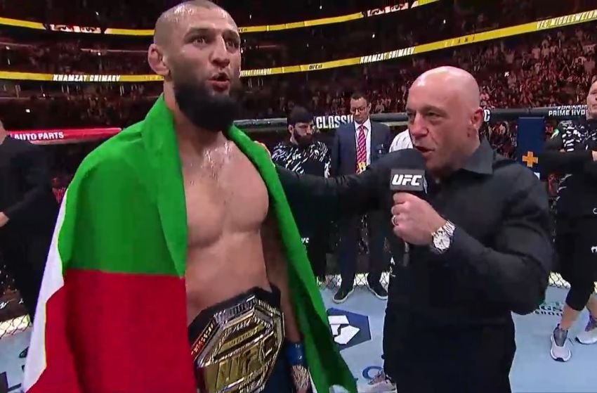 Khamzat Chimaev Kalahkan Dricus Du Plessis, Rebut Sabuk Kelas Menengah UFC Lewat Dominasi Gulat 5 Ronde