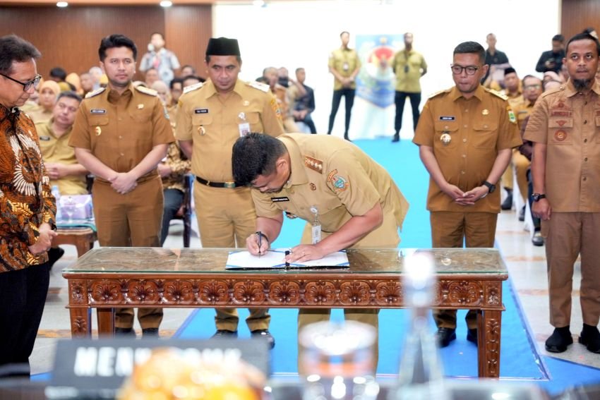 Percepat Eliminasi TBC, Bobby Teken Komitmen Bersama 7 Gubernur