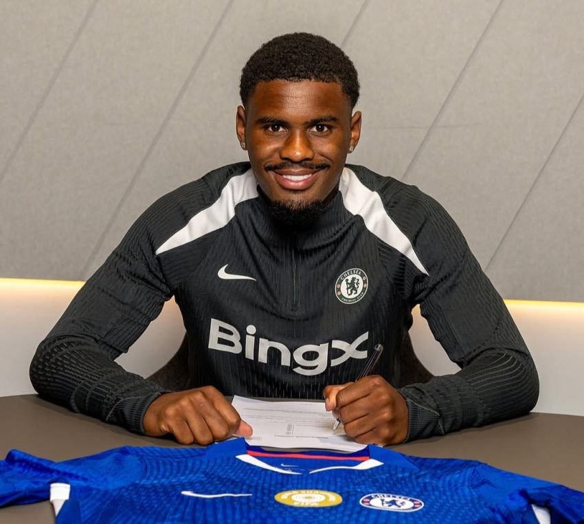 Resmi: Chelsea Rekrut Bek Belanda Jorrel Hato dari Ajax
