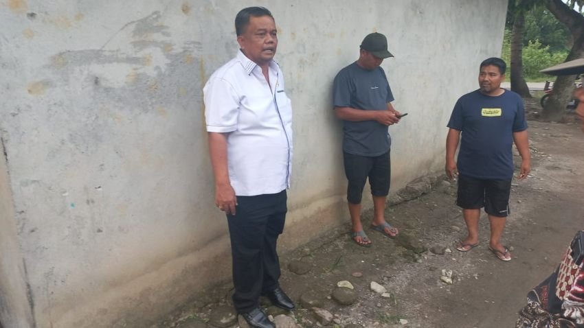 Warga Simalingkar B Keluhkan Kerusakan Jalan Bunga Rampai VII kepada DPRD Medan