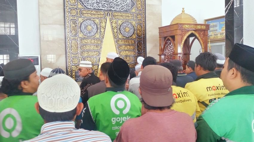 Ratusan Masyarakat dan Pengemudi Ojol Padangsidimpuan Gelar Salat Ghaib untuk Almarhum Affan
