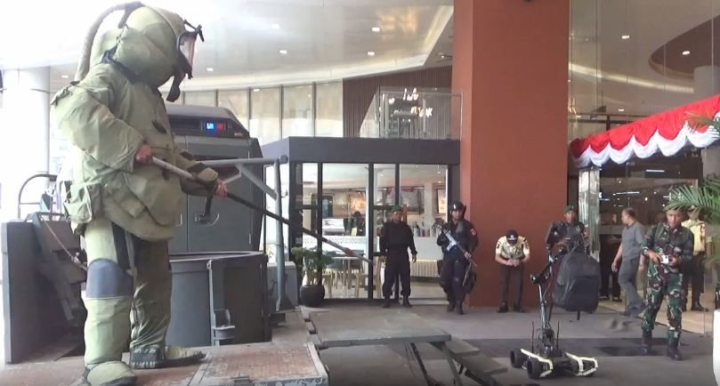 Kodam I BB Lakukan Simulasi Penjinak Bom di Sun Plaza Medan