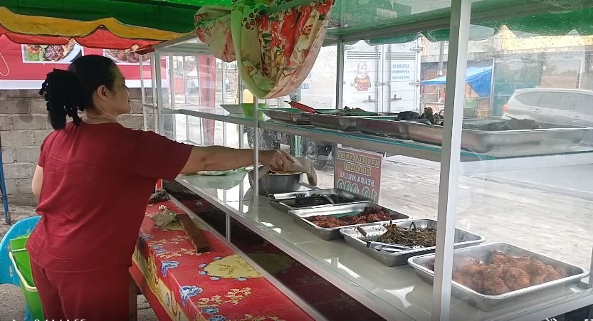 Pelaku Usaha Warung Nasi Mengeluh Harga Bahan Pangan Naik