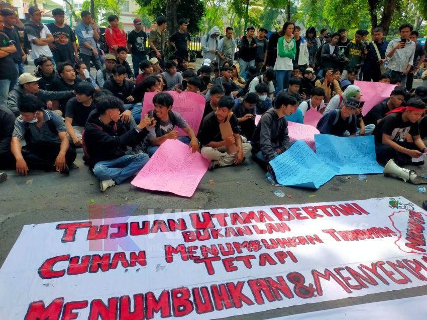 Ratusan Massa Geruduk DPRD Sumut, Tuntut Reforma Agraria Sejati dan Pemberhentian Operasi PT TPL