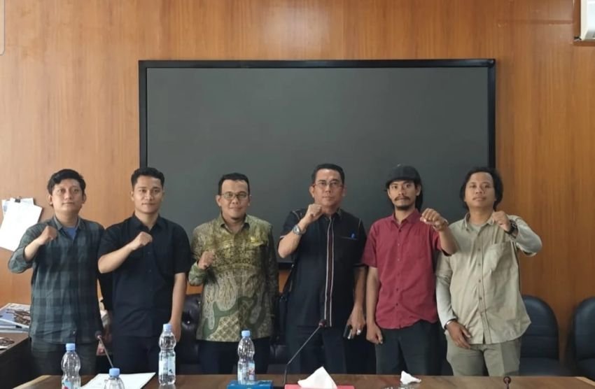 Desak Solusi Cepat Pengelolaan Sampah,  Mahasiswa HMI Medan Curhat ke DPRD Medan