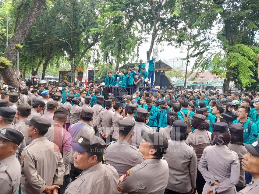 Geruduk Gedung Dewan, Mahasiswa Unimed: Segera Sahkan RUU Perampasan Aset
