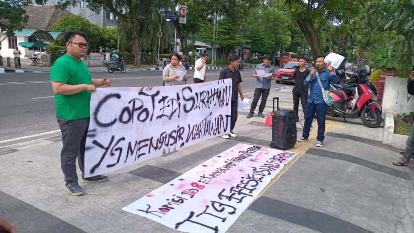 Insiden Pengusiran Wartawan Berujung Panas, Massa Demo Kantor Golkar Sumut