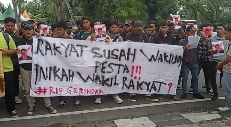Video Dugem Viral, Mahasiswa Geruduk Kantor Partai Gerindra Desak Ajie Karim Dipecat