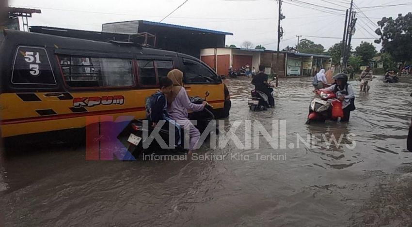 Drainase Penuh Sampah, Jalan Pasar 3 Tembung, Percut Sei Tuan Banjir