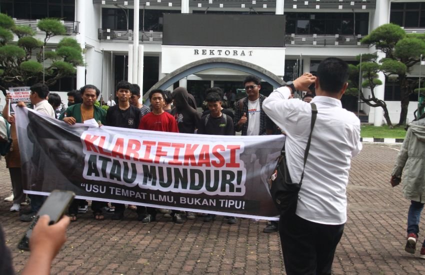 Mahasiswa Demo Tuntut Audit dan Ulang Pemilihan Rektor USU