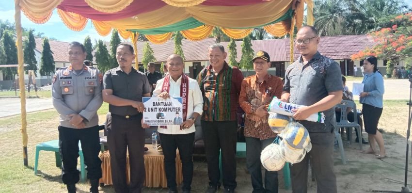 Reses, Rahmansyah Berikan Bantuan 20 Unit Komputer dan 5 Laptop Pelajar