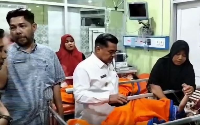 Terkait 74 Pelajar Keracunan MBG, Gubernur Sumbar Tutup Dapur SPG di Agam