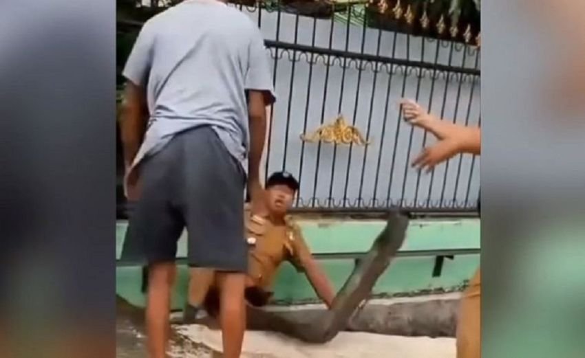 Tak Terima Polisi Tidur Dibongkar, Warga Mengamuk Dorong Lurah hingga Masuk ke Parit