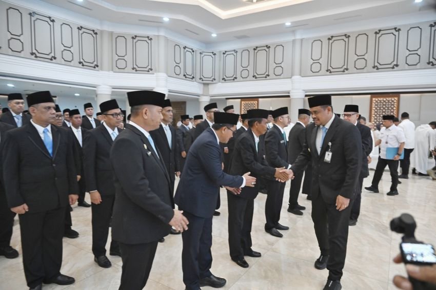 Lantik Pejabat Administrator dan Pengawas, Bobby: Kerja 2026 Semakin Berat