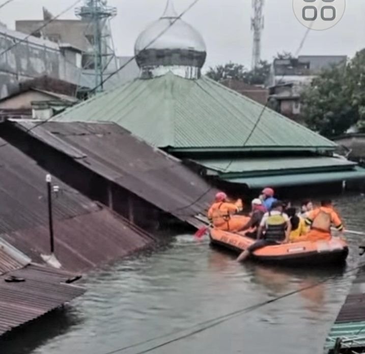 Evakuasi Tanpa Henti Saat Banjir Besar Terjang Medan