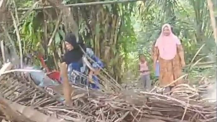 Emak-Emak Perwiritan Yasin, Gerebek dan Bakar Gubuk Narkoba di Tanjungpura