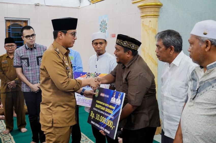 Pemberdayaan Rumah Ibadah di Masjid Al Ikhlas Laucih, Rico Waas Safari Ashar dan Ajak Masyarakat Makmurkan Masjid