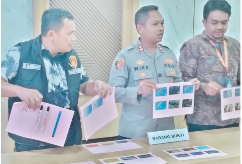Tiga Warga Sumsel dan Sumbar Beraksi Pakai Tusuk Gigi Menipu Korban di ATM