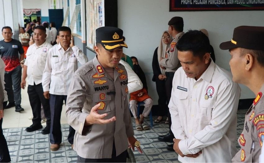 Kapolres Tapteng Ajak Pelajar SMAN 2 Tukka Fokus pada Prestasi