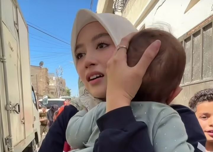 Nabilah Ayu eks JKT48 Jadi Relawan  untuk Pengungsi Palestina