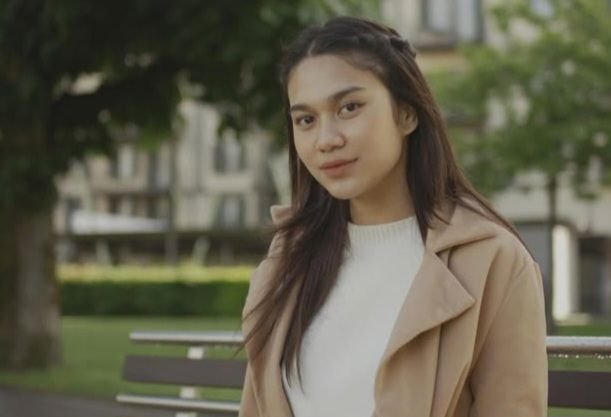 Sumbagut Berduka, Azizah Salsha Berbagi Bantuan di Padang