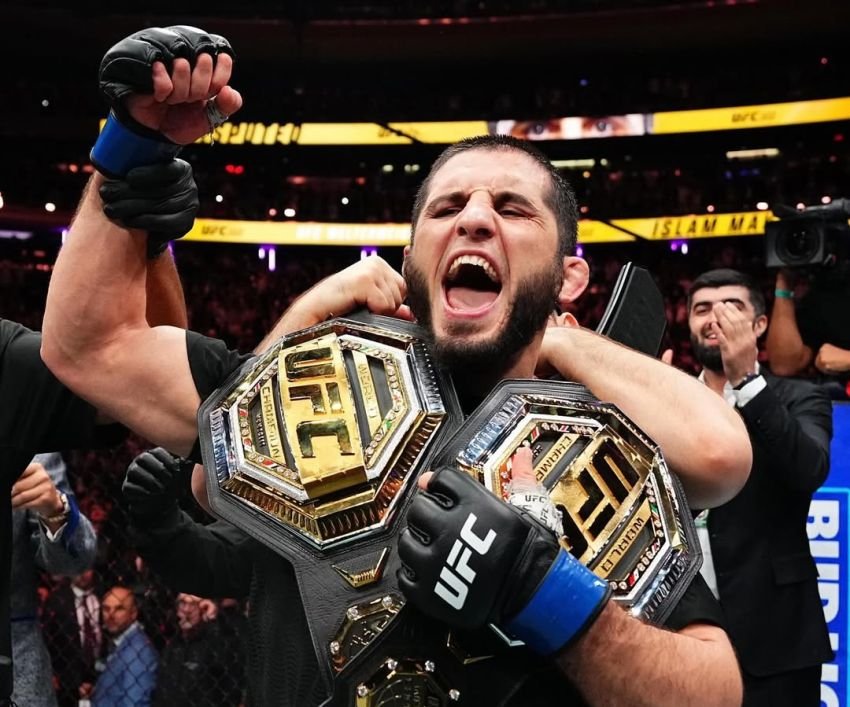 Islam Makhachev Jadi Raja Dua Divisi, Siapa yang Berani Coba Tantang?