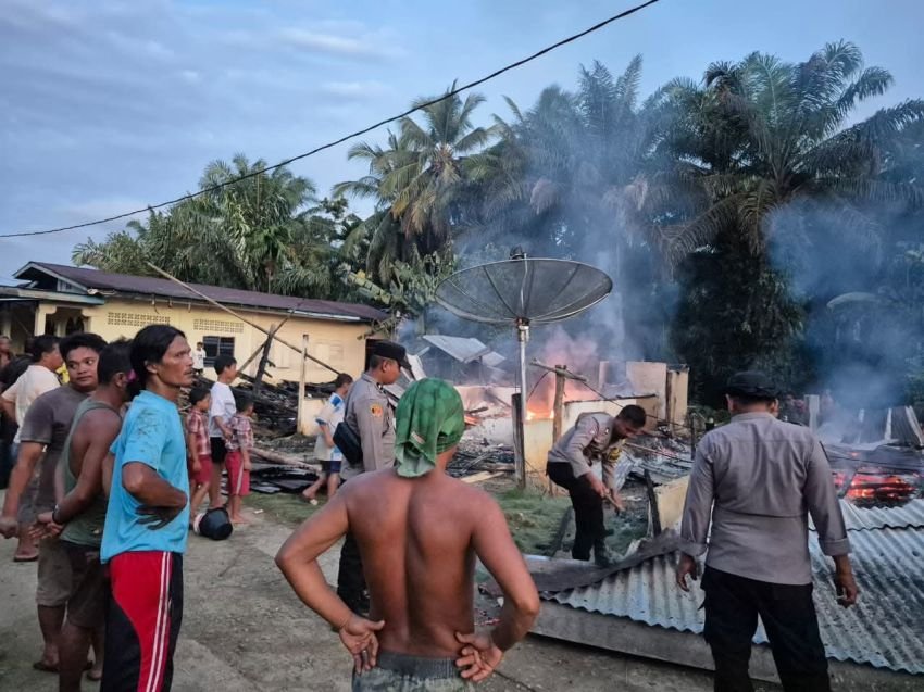 Tiga Rumah Hangus Terbakar di Manduamas Tapteng