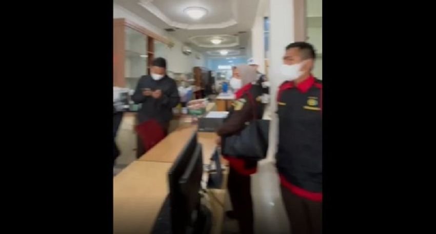 Kejari Padang Geledah Rumah Anggota DPRD Sumbar Terkait Dugaan Kredit Fiktif