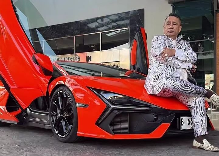 Sadar Penampilan, Hotman Paris Punya Dua Jas Baru Tiap Pekan