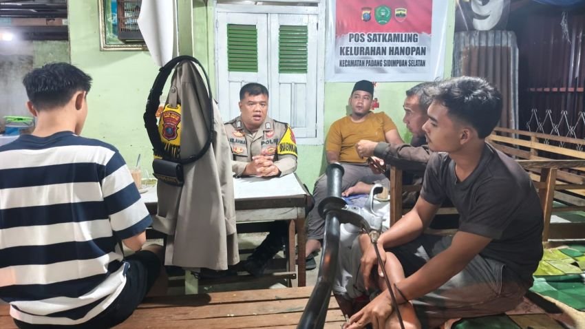 Rutin Sambang Poskamling Wujud Pengabdian Bhabinkamtibmas Untuk Warga