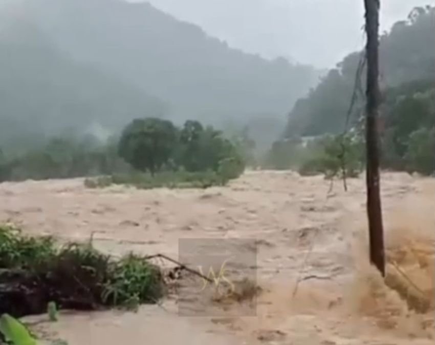 Sungai PLTA Sipahoras Sibolga-Tapteng Meluap dan Banjiri Rumah Penduduk