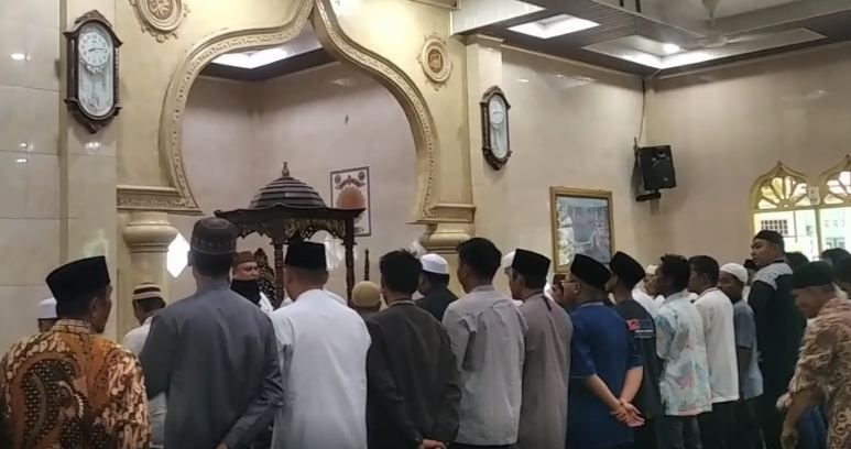 Puluhan Korban Bencana belum Ditemukan, Jamaah Masjid Nurul Huda Salat Gaib