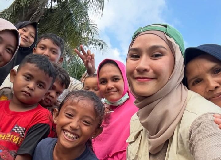 Bantuan Logistik Belum Merata, Zaskia Adya Mecca Hubungi Penyewaan Helikopter