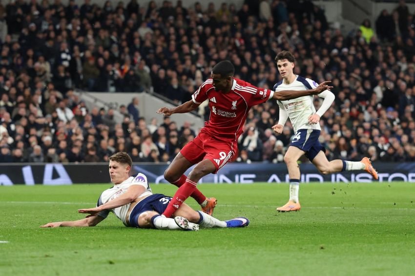 Baru 'Tune-In' di Liverpool, Alexander Isak Langsung Cedera Berat: Potensi Patah Kaki!