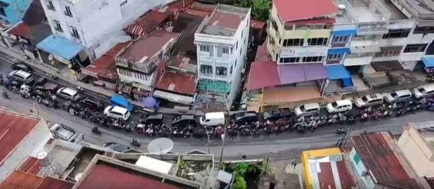 Antrian Kendaraan Sepanjang 1 KM Masih Terjadi di SPBU Sidimpuan