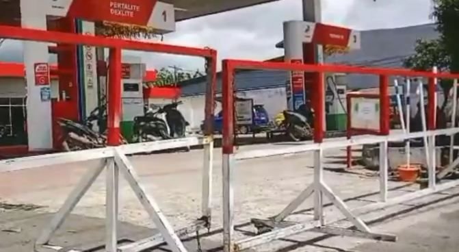 Pemilik Kendaraan di Dairi Nekad Tinggalkan Kendaraan di SPBU