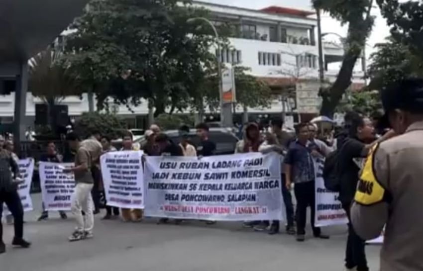 Warga Desa Poncowarno Demo Kampus USU, Tuntut Tanggung Jawab Alih Fungsi Sawah Jadi Kebun Sawit