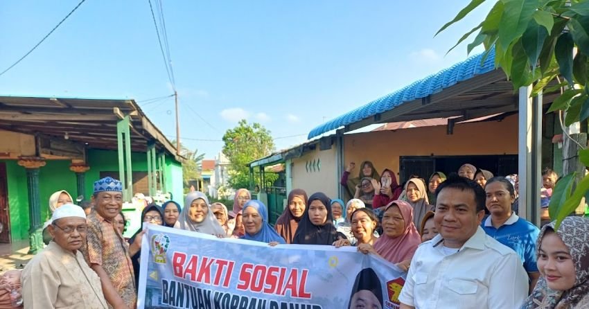 Zulkarnaen SKM Serahkan Bantuan Pangan untuk Warga Terdampak Banjir di Kota Medan