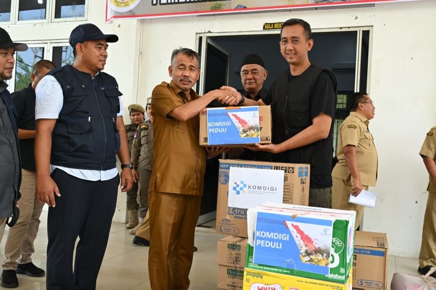 Posko Bencana Pemprovsu Terima Bantuan Logistik dan Internet Gratis dari Komdigi