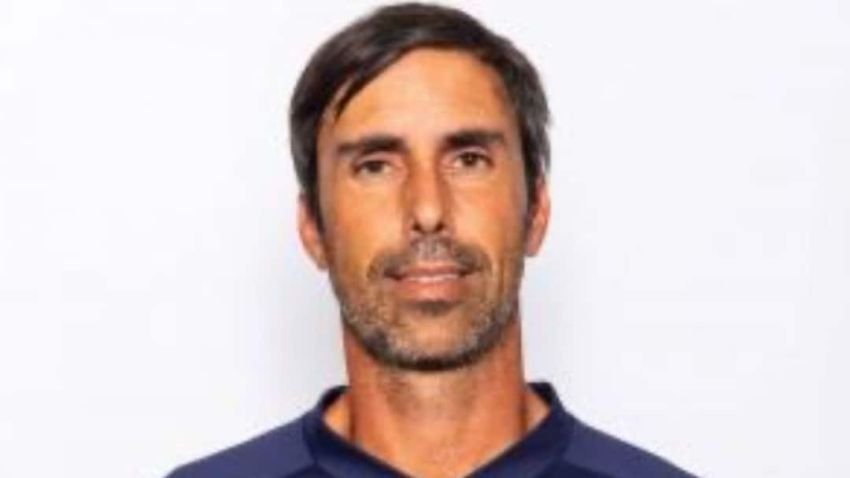 Tangis Sepak Bola Spanyol: Fernando Martin Carreras Pergi di Laut Indonesia