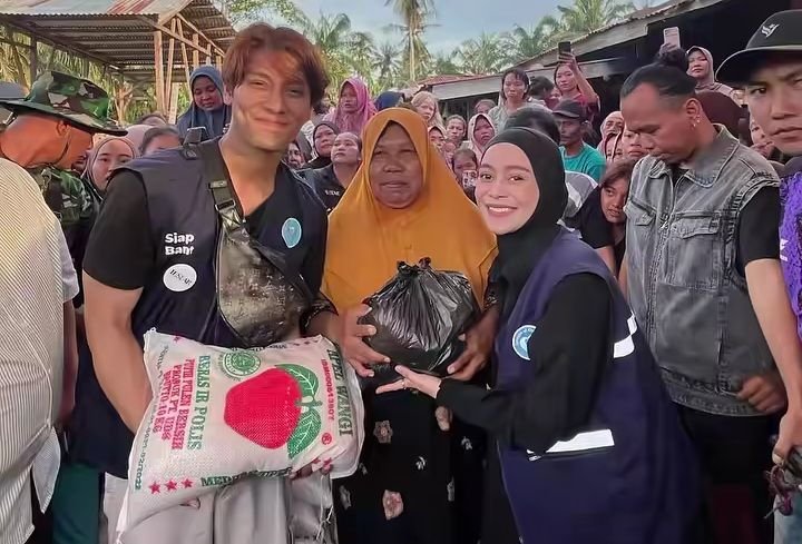 Lesti Kejora Salurkan Bantuan ke Stabat meski Hamil Besar