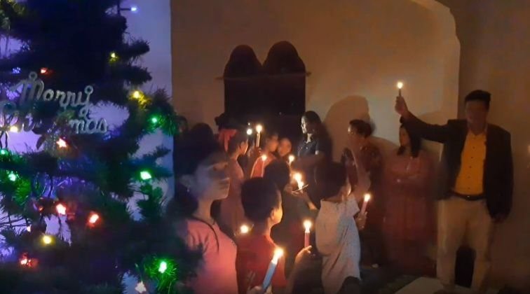 Pasca Banjir, Marga Surbakti Pasang Lilin dan Gelar Doa Bersama