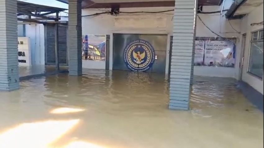 Sebanyak 427 Warga Binaan Rutan Tanjungpura Dipindah ke Lapas Daerah lain Akibat Banjir