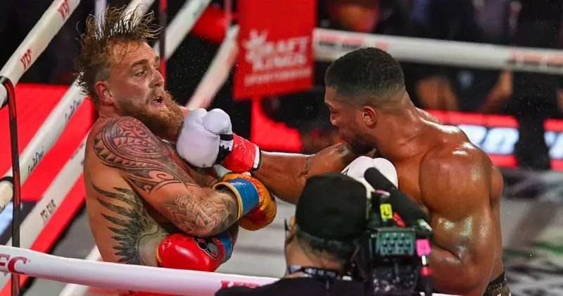 Berani Naik Kelas, Jake Paul Tumbang KO dari Anthony Joshua di Laga Megabintang Netflix