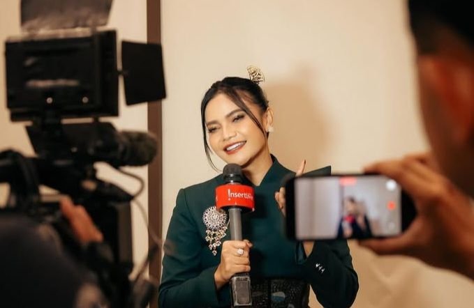 Citra Scholastika Gemetar Nyanyi di Momen Natal