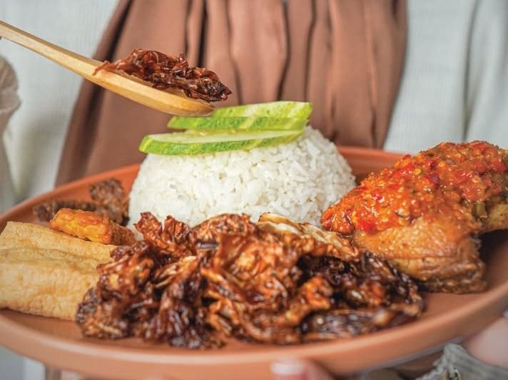 Malaysia Sebut Ayam Gepuk Asal Indonesia sebagai Kuliner yang Berbahaya